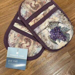 Essential Home Purple Pot Oven Mitt NWT Set Incudes 2